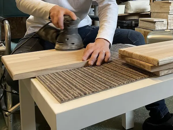 ハコイスの制作工程(磨く)