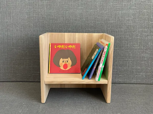 ハコイスの使用例(絵本棚)