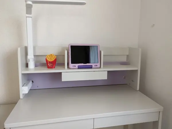 ニトリくみあわせデスク タブレットを置いてみた